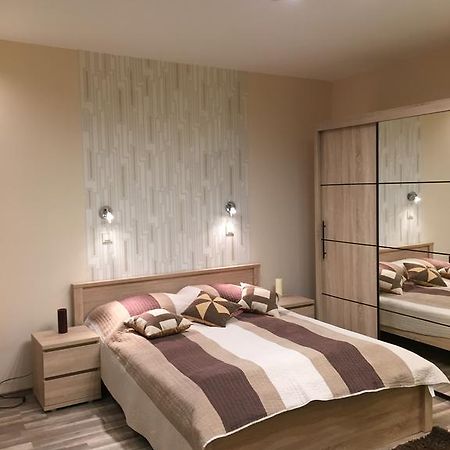Solaris-Szeged Apartman Appartamento Esterno foto
