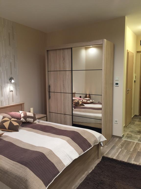 Solaris-Szeged Apartman Appartamento Esterno foto