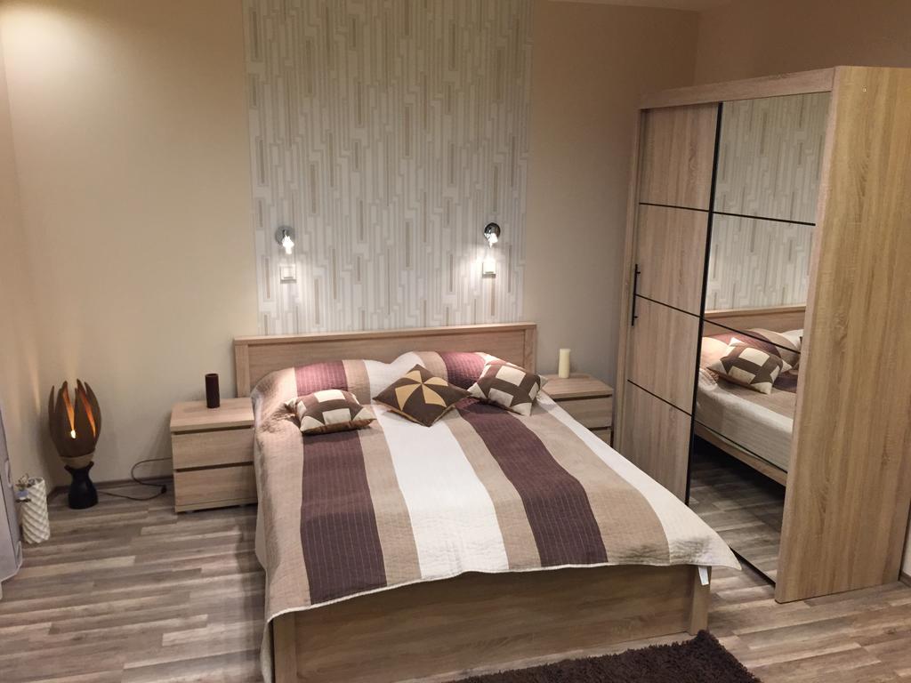 Solaris-Szeged Apartman Appartamento Esterno foto