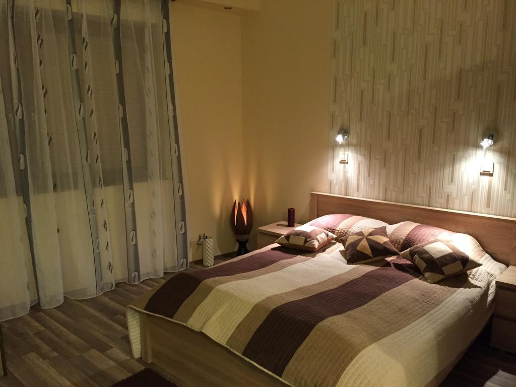 Solaris-Szeged Apartman Appartamento Esterno foto