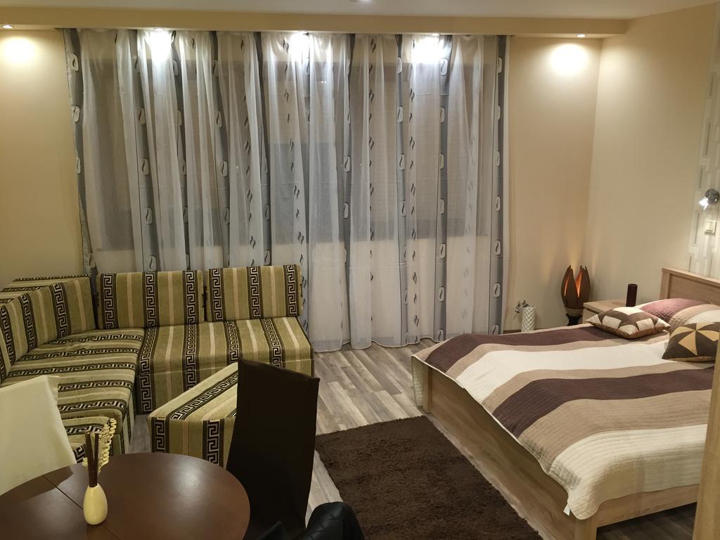 Solaris-Szeged Apartman Appartamento Esterno foto